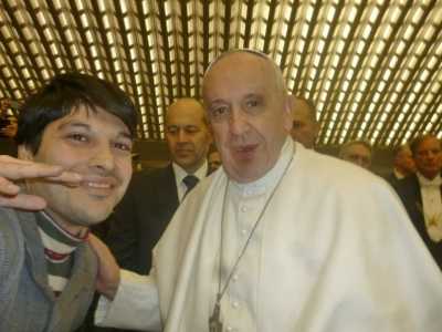 Selfie con papa Francesco? Impresa difficile, ma non impossibile